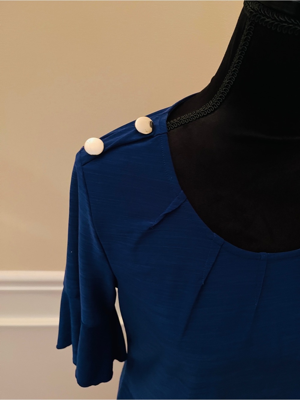 SUSAN LAWRENCE NAVY BLUE PLEATED BELL-SLEEVE TOP SIZE SMALL